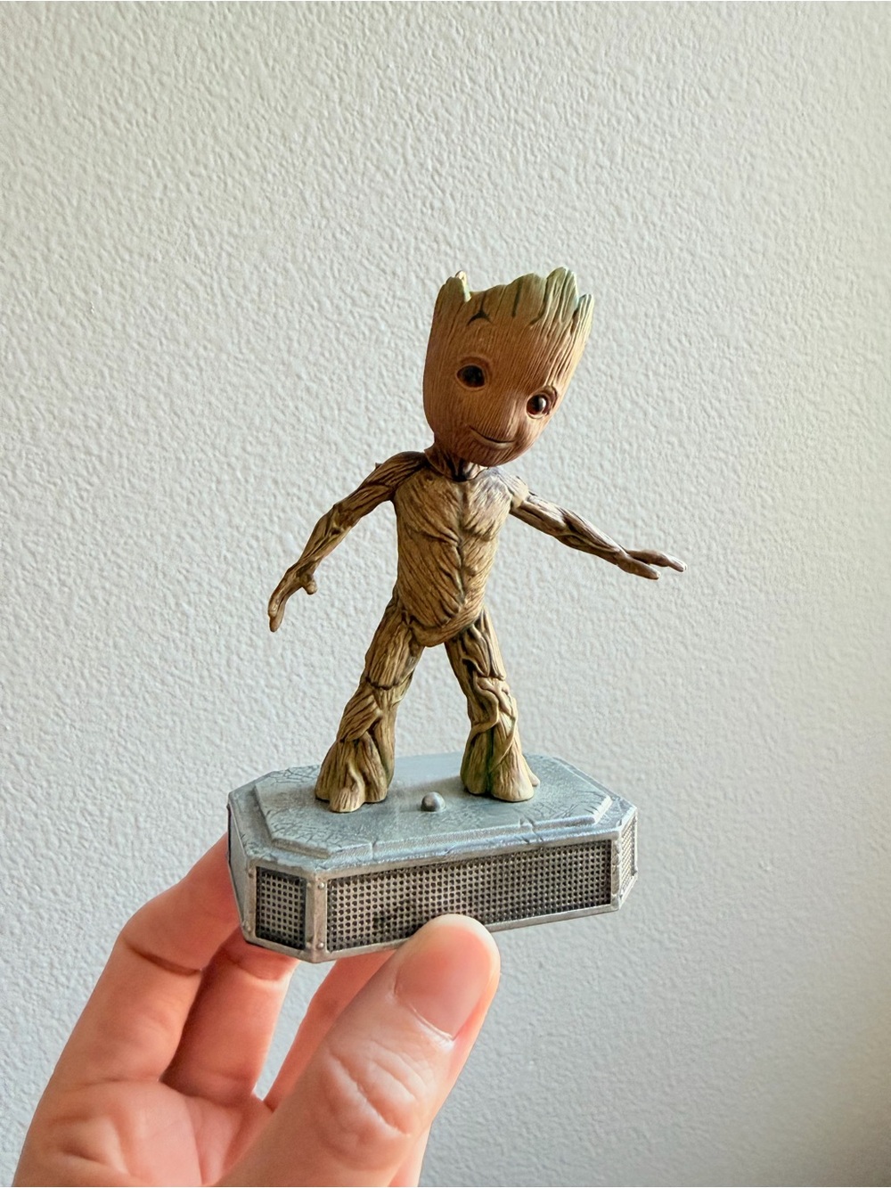 Marvel Groot Plays Flash Light Song Guardians of the Galaxy Christmas Ornament